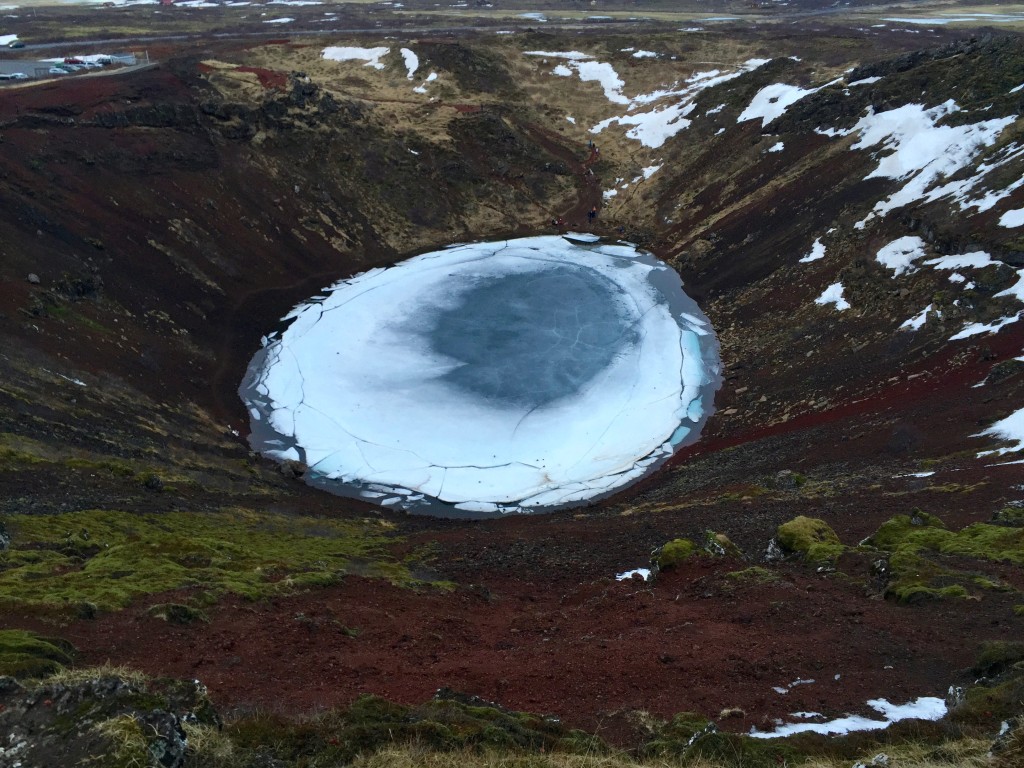 Naja - für mich persönlich sieht das aus wie eine Pfütze in einem Loch.